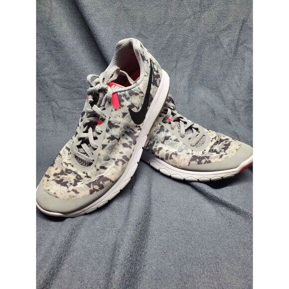 Nike Shoes - Nike Flex Experience Run6 Womens Camo Gray Pink‎ Sneakers Size 9.5